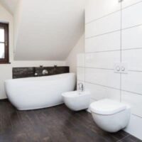 Sani-Dump - Kopie-van-Interior-of-White-Modern-Bathroom-in-Apartment-32